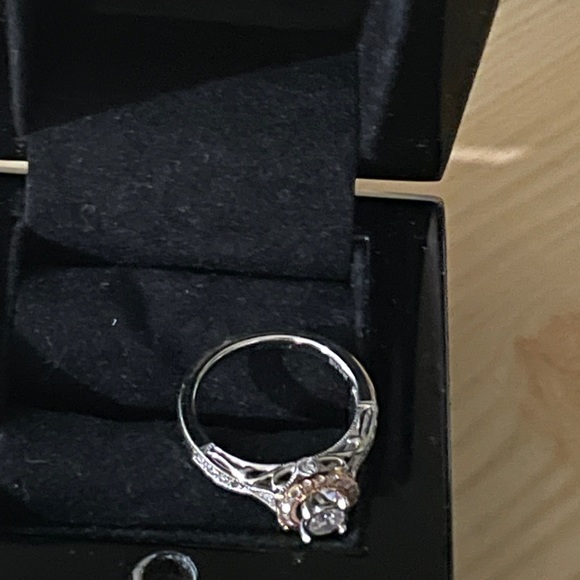 Vera Wang bridal collection Simply Vera size 7 - Picture 4 of 8